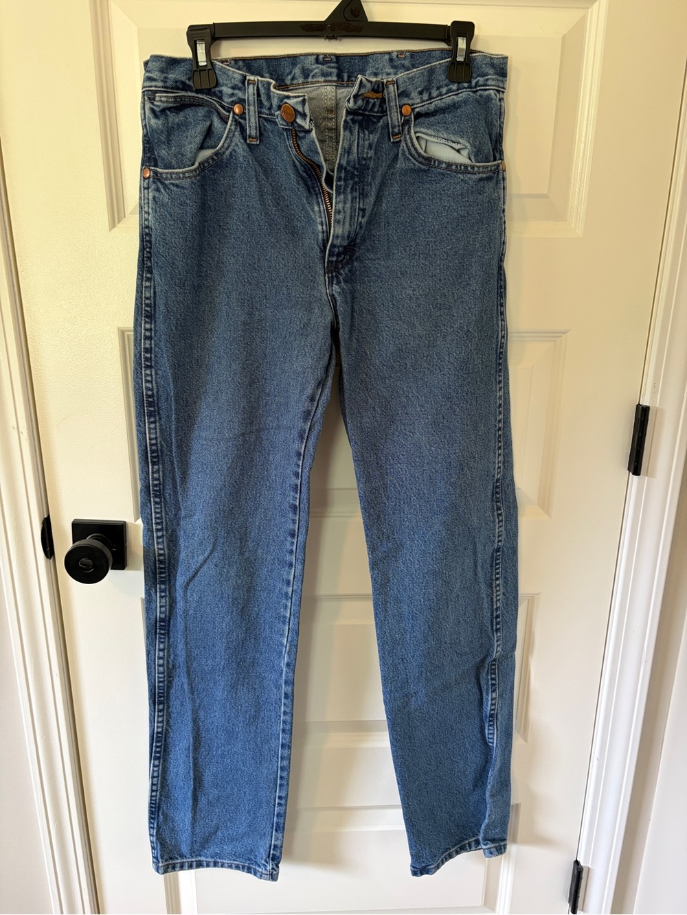 Wrangler Straight-Leg Men's Denim Jeans in Medium Blue